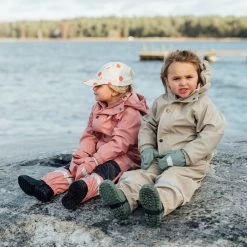 Vilnius Recycled Rain Mittens Leaf Green -Kuling 1024x1024 3038